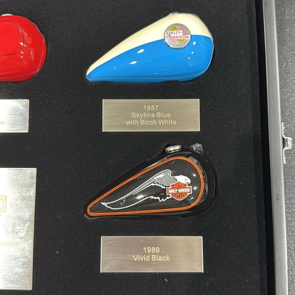 Harley-Davidson Collectible Limited Edition Tank Ornament Set - 2006 - Picture 4 of 12